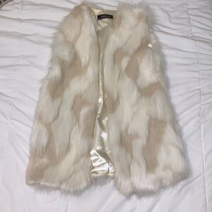 White and cream colored faux fur vest with lining and pockets S Small